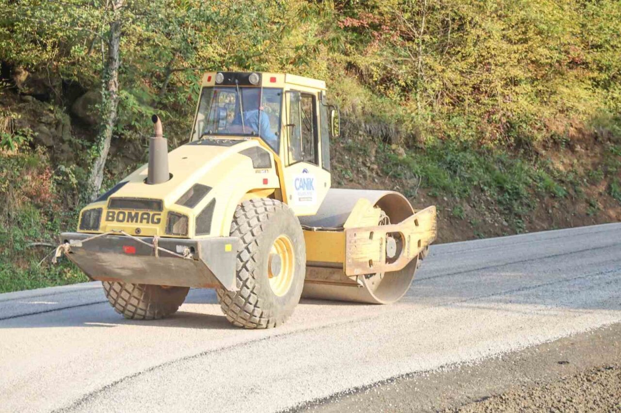 Samsun’un Canik ilçesinde ulaşım altyapısı güçlendirme çalışmaları devam ediyor. İlçede