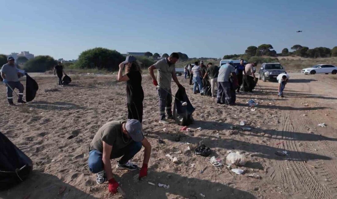 Antalya’nın Aksu ilçesindeki Kumköy Sahili’nde, geçen yıl yıkılan çardakların ardından