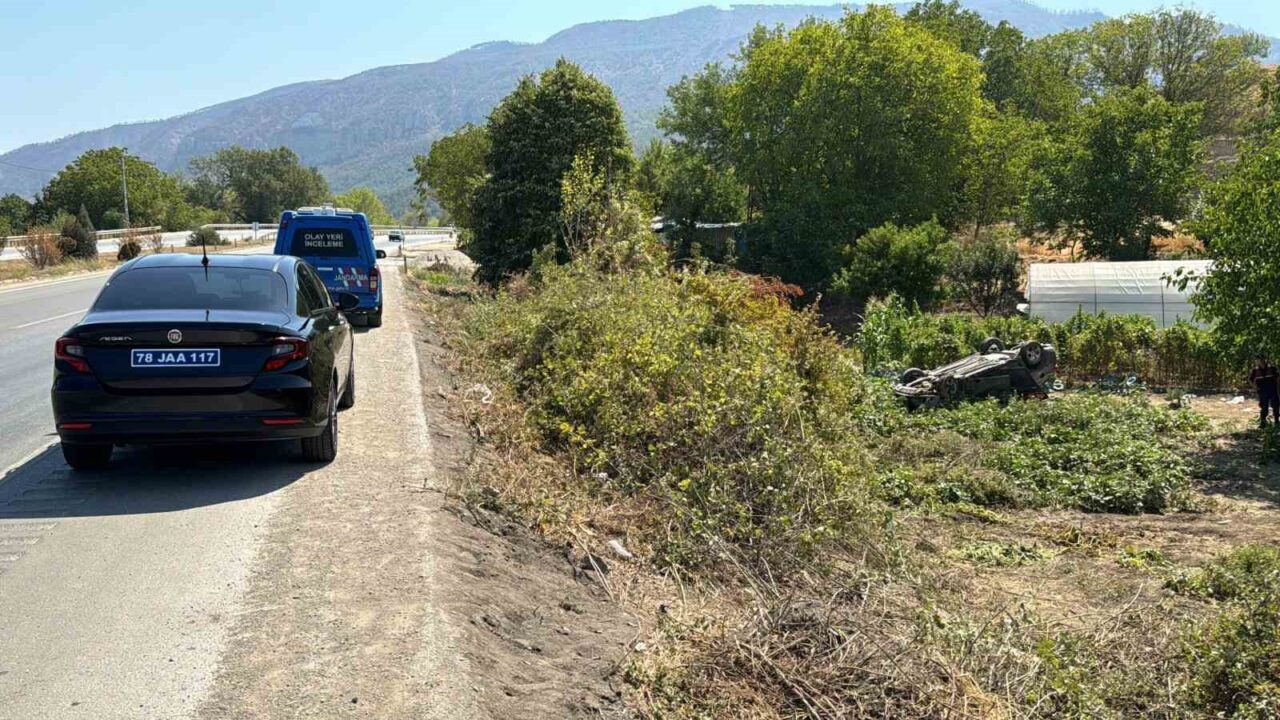 Karabük’te iki otomobilin çarpışması sonucu 1’i ağır 5 kişi yaralanırken