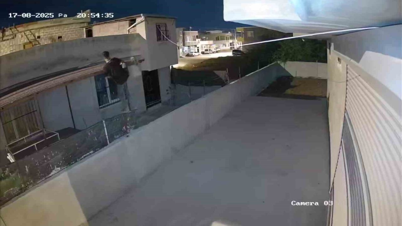 Adana’da müstakil evin çatısına tırmanıp içeri giren şüpheli 38 bin