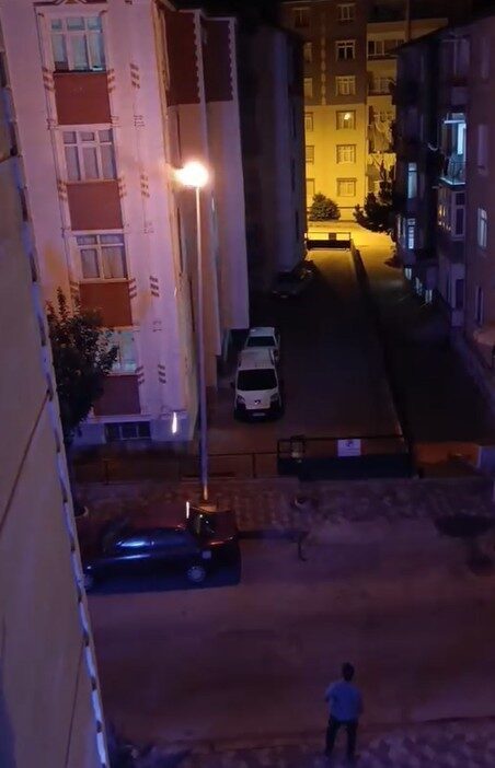 Tokat’ta Çamlıbel Elektrik Dağıtım Şirketi’ne (ÇEDAŞ) ait sokak lambasının patlaması