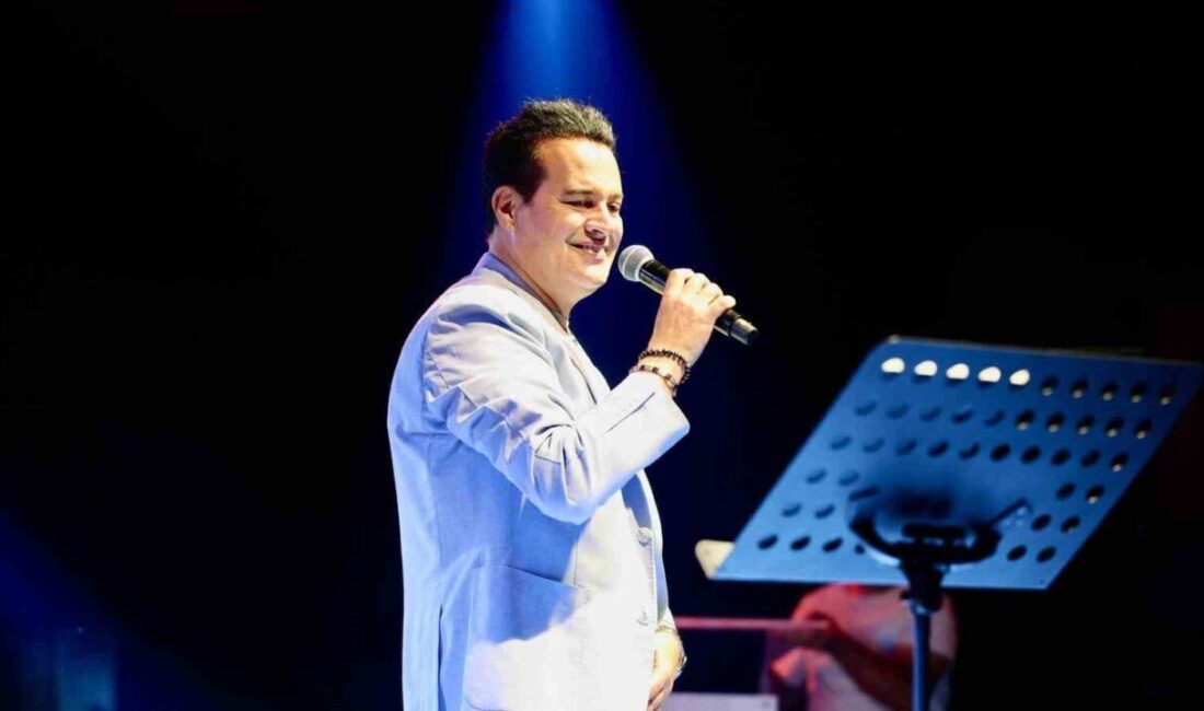 Çekmeköy Belediyesi’nin düzenlediği 30 Ağustos Zafer Bayramı kutlamaları, binlerce vatandaşın