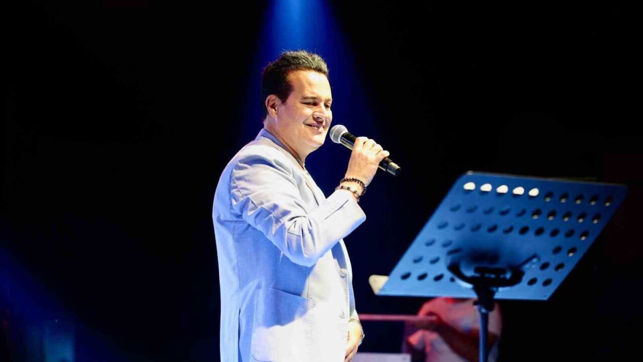 Çekmeköy Belediyesi’nin düzenlediği 30 Ağustos Zafer Bayramı kutlamaları, binlerce vatandaşın