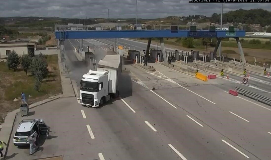 İstanbul’un Çekmeköy ilçesinde, gişelerde meydana gelen trafik kazası güvenlik kamerasına