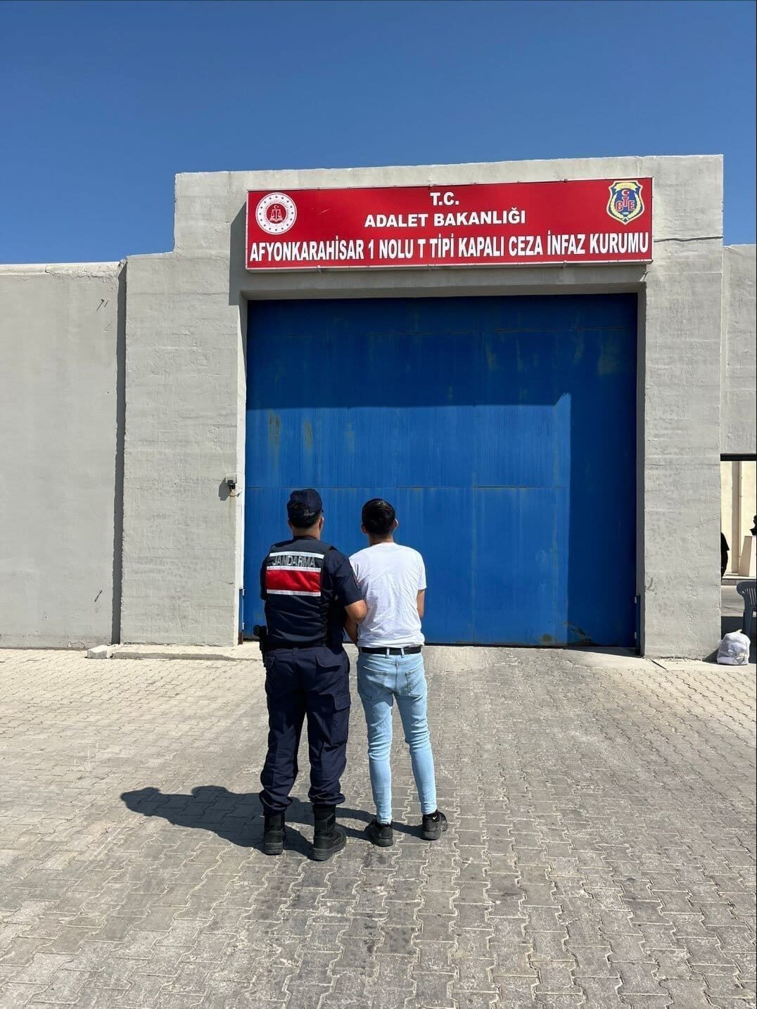 Afyonkarahisar’da jandarma tarafından yapılan denetimlerde 97 bin 611 kişinin Genel