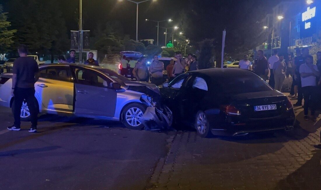 Erzincan’da iki otomobilin çarpışması sonucu meydana gelen trafik kazasında CHP