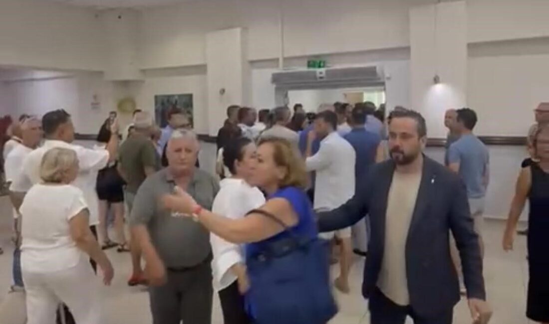 Cumhuriyet Halk Partisi (CHP) Marmaris ilçe delege seçimleri gergin başladı.