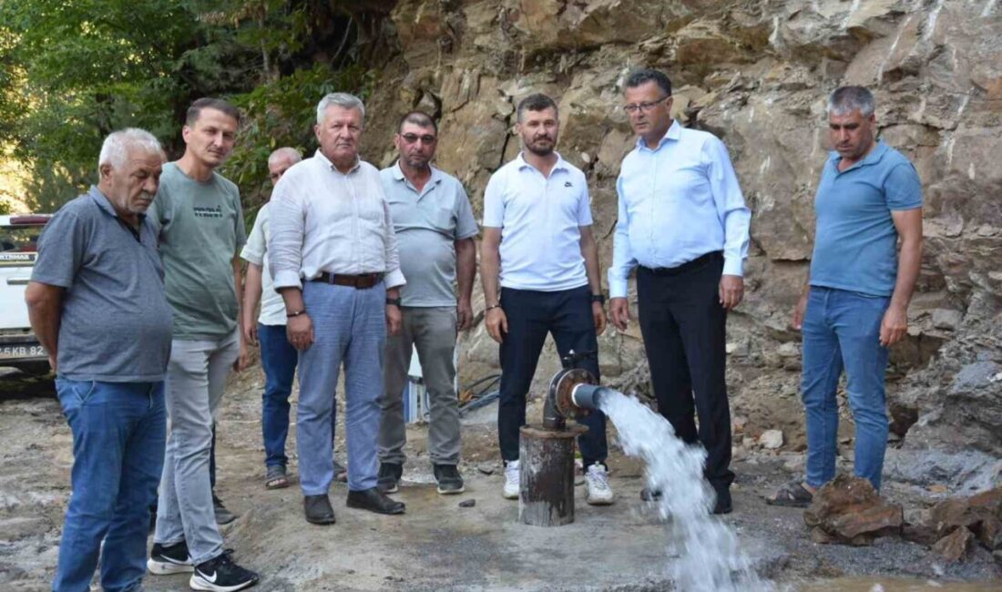 Manisa’nın Alaşehir ilçesine bağlı Kozluca Mahallesi sakinleri suya kavuşmanın sevincini