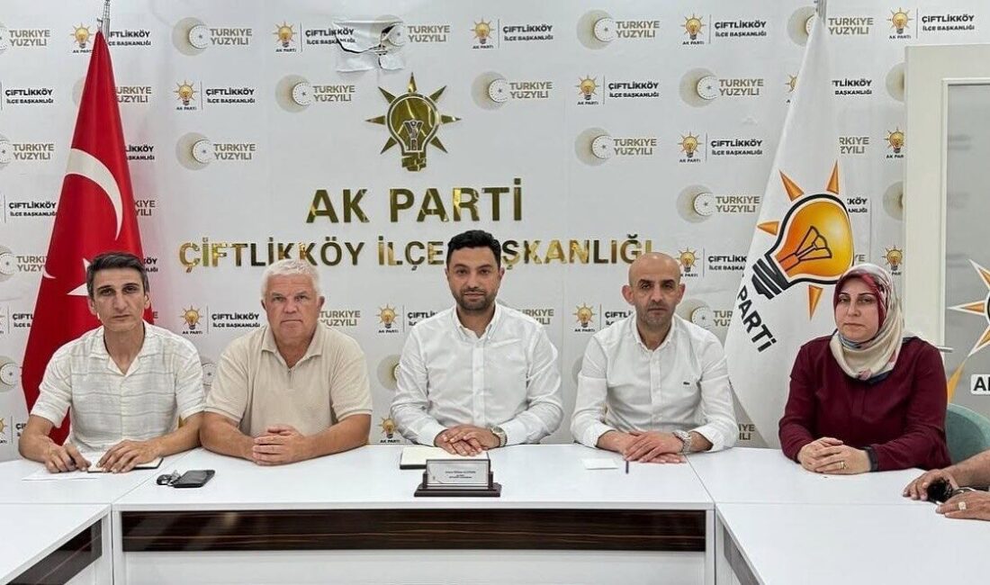 AK Parti Çiftlikköy İlçe Başkanı Ahmet Milhan Altınok, belediye meclisinde