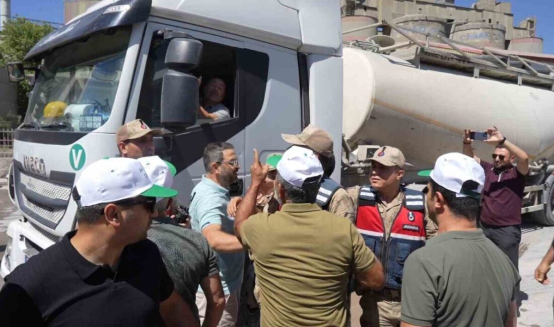 Gümüşhane’nin Bahçeli beldesinde faaliyet gösteren Aşkale Çimento Fabrikası’nı protesto eden