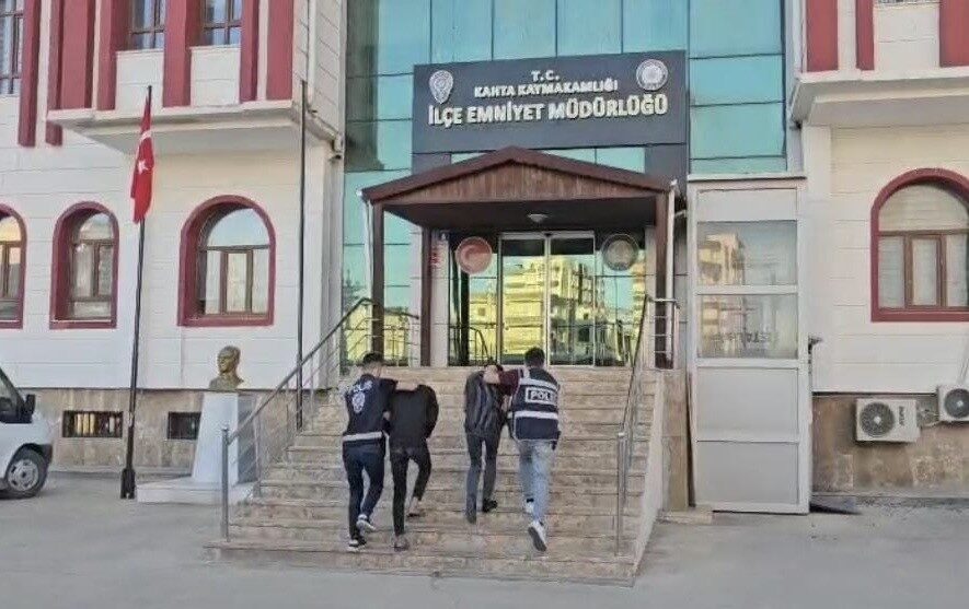 Adıyaman’ın Kahta ilçesinde sokakta yürüdüğü esnada bıçaklayarak öldürülen şahsın katil