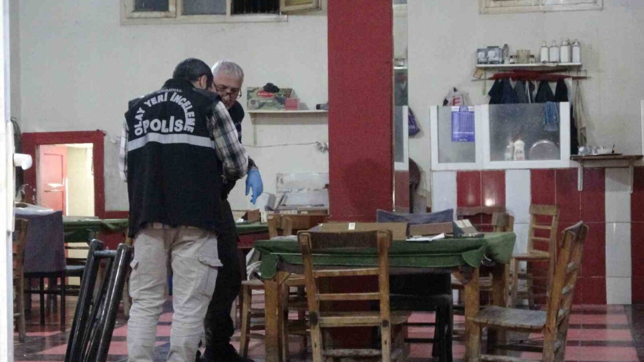 Adana’da sosyal medyada çift tabancayla paylaştığı fotoğrafın altına ’Yolun sonuna