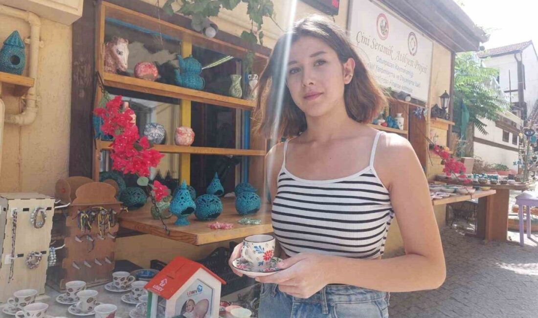 Eskişehir’de el yapımı çini ürünleriyle hem işlevselliği hem de görsel