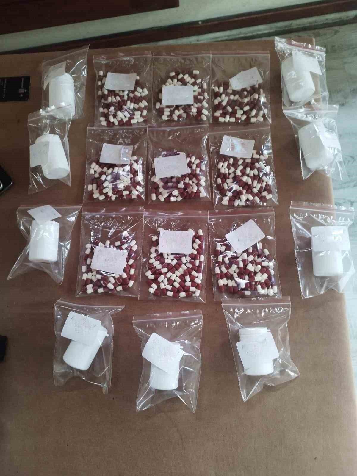 Samsun’da polis operasyonunda, cips paketine gizlenmiş 492 sentetik ecza hap