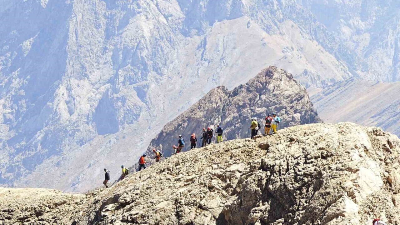 Hakkari’nin Yüksekova ilçesinde faaliyet gösteren CİSAD ekibi, 22 kişilik sporcu