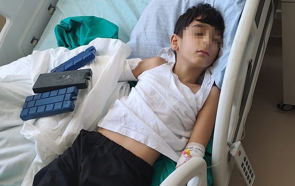 Hakkari’de oğluna bisikletle çarpan 10 yaşındaki çocuğu iterek bileğinin kırılmasına