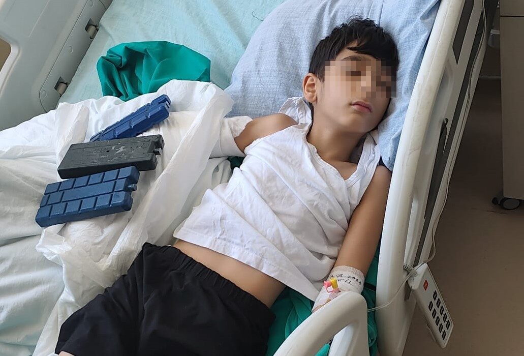 Hakkari’de oğluna bisikletle çarpan 10 yaşındaki çocuğu iterek bileğinin kırılmasına