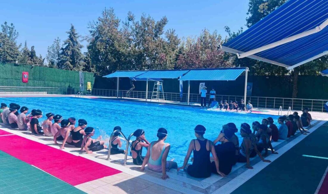 Diyarbakır Büyükşehir Belediyesi tarafından organize edilen yüzme etkinliğine Yenişehir ilçesi