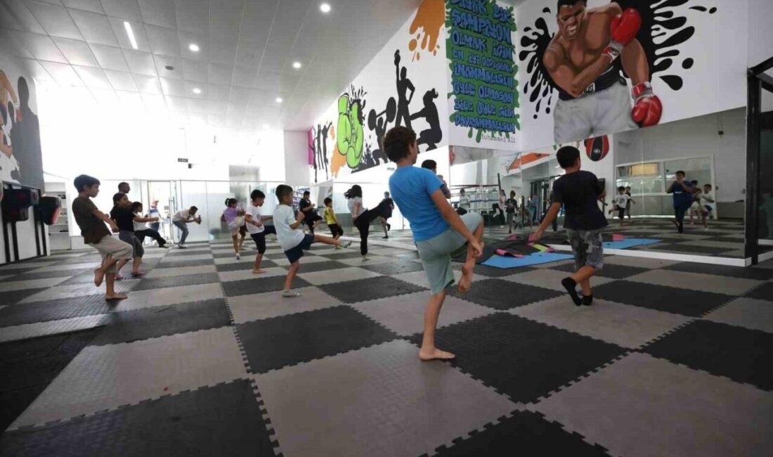 Çayırova Belediyesi tarafından düzenlenen Yaz Spor Okulları’nda, futbol, basketbol, voleybol,