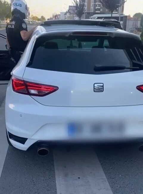 Tekirdağ’ın Çorlu ilçesinde polis ekiplerince yapılan denetimlerde abartı egzoz kullanan