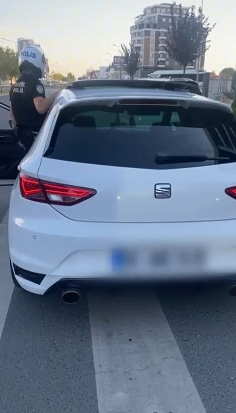 Tekirdağ’ın Çorlu ilçesinde polis ekiplerince yapılan denetimlerde abartı egzoz kullanan