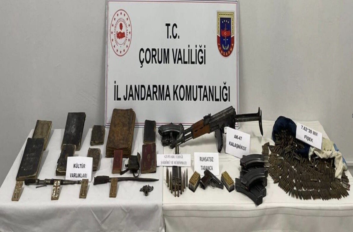 Çorum’un Osmancık ilçesinde jandarma ekipleri tarafından iki adrese düzenlenen operasyonda,