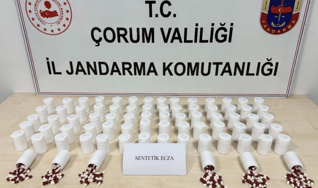 Çorum’da jandarma ekipleri tarafından düzenlenen operasyonlarda binlerce sentetik ecza hapı