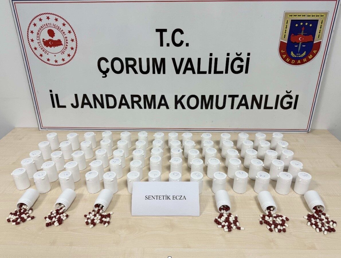 Çorum’da jandarma ekipleri tarafından düzenlenen operasyonlarda binlerce sentetik ecza hapı