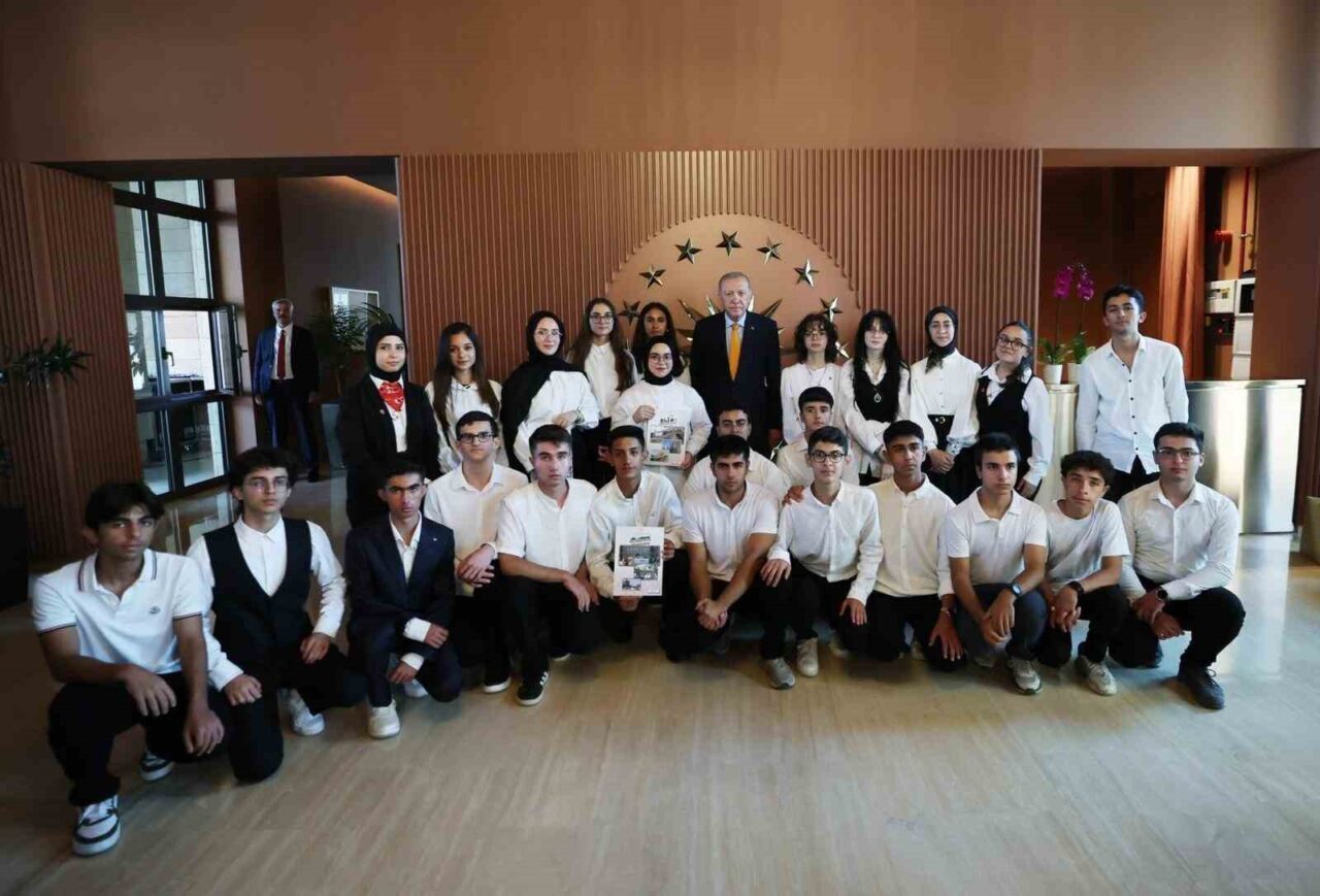 Malazgirt Zaferi’nin 954. yıl dönümü kutlamalarına katılmak üzere Bitlis’in Ahlat