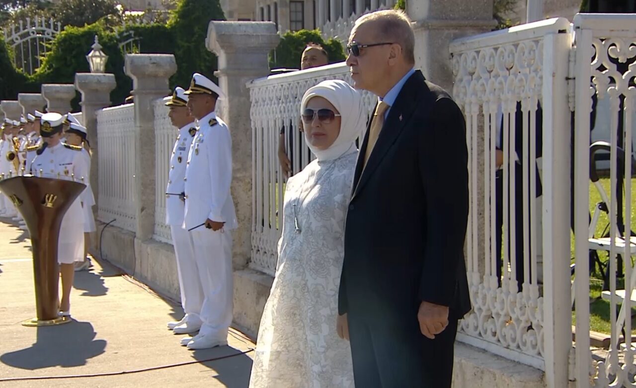 TCG Anadolu ve Savarona yatının da aralarında bulunduğu 9 gemi