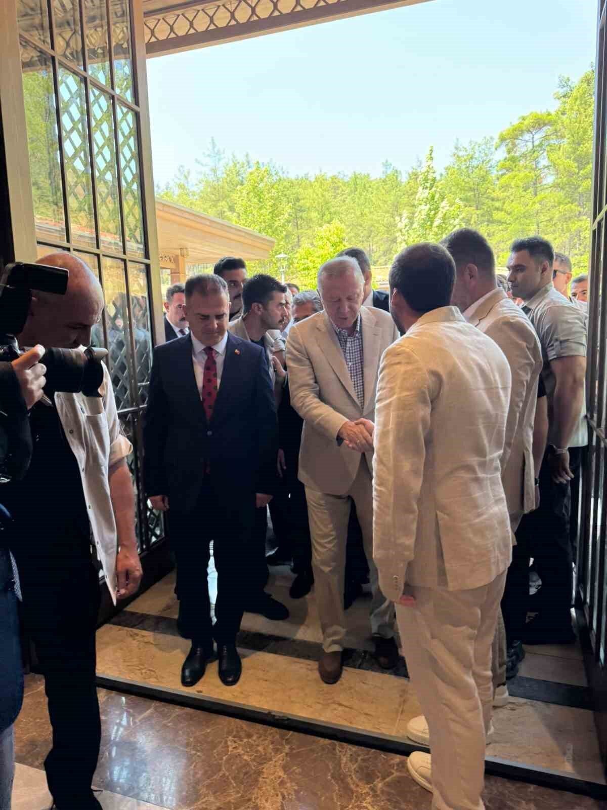 Muğla’nın Marmaris ilçesi Karacasöğüt Mahallesi’ndeki Cumhurbaşkanlığı yazlık konukevinde dinlenen Cumhurbaşkanı