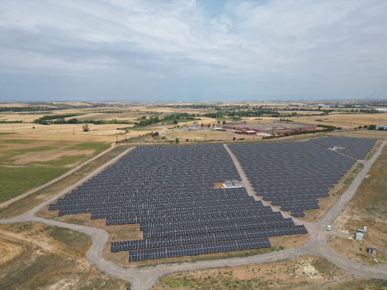 CW Enerji, 9 bin 863,62 kWp gücündeki Tekirdağ arazi GES’in