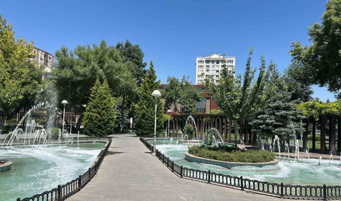 Kayseri Büyükşehir Belediyesi Park, Bahçe ve Ağaçlandırma Daire Başkanlığı ekipleri,