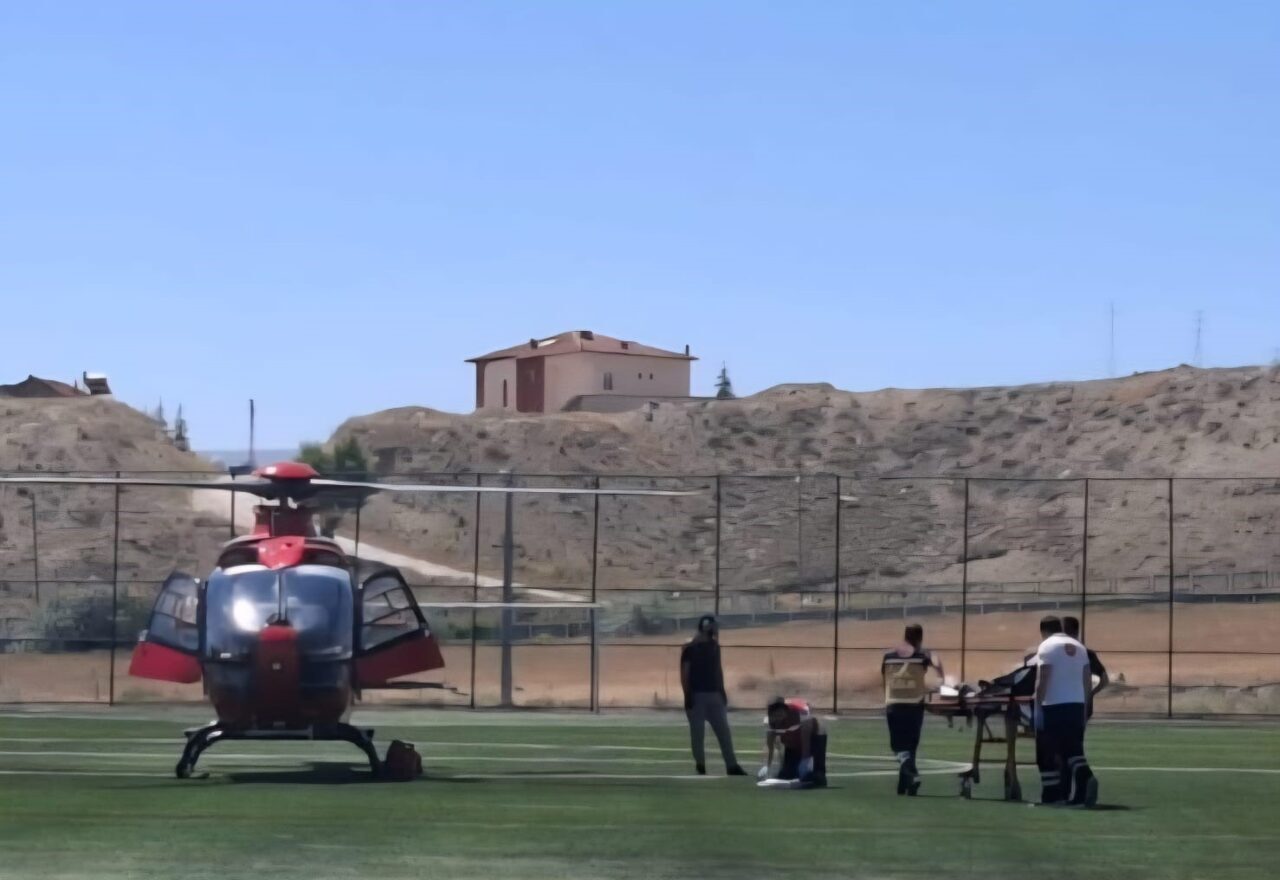 Malatya’nın Darende ilçesinde kalp krizi geçiren bir hasta, sağlık ekiplerinin