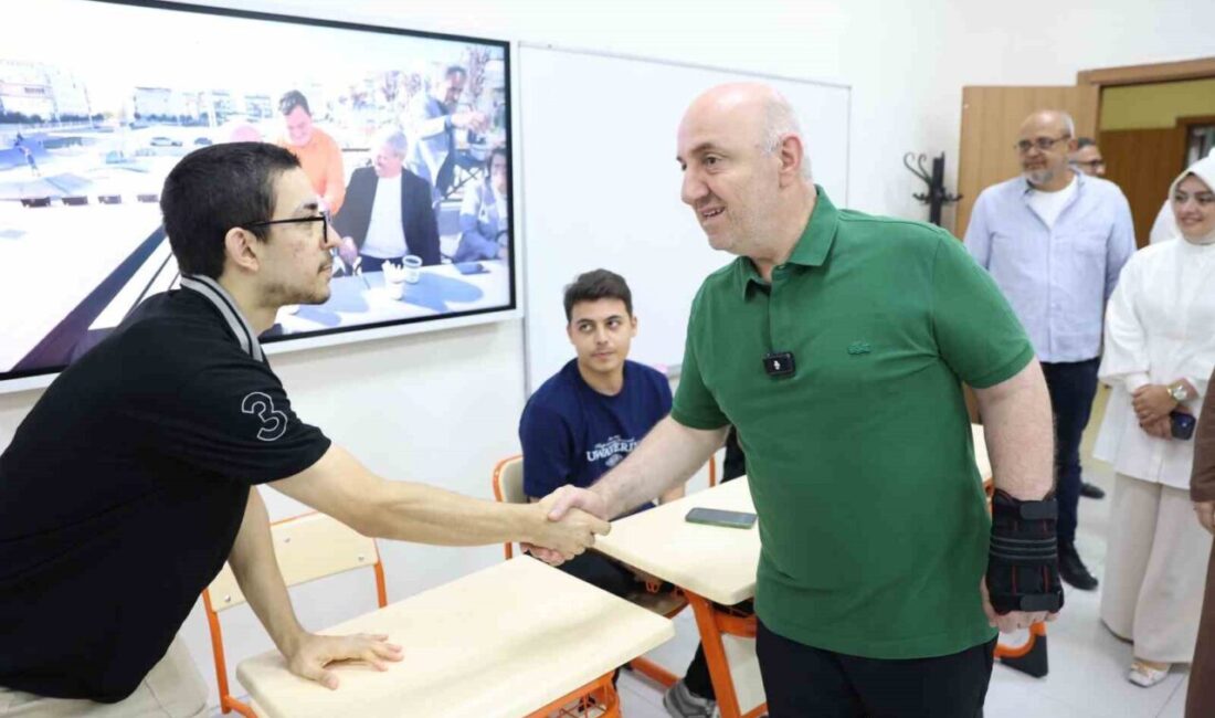 Darıca Belediyesi, eğitimde gençlerin geleceğe daha güçlü adımlar atmasına destek