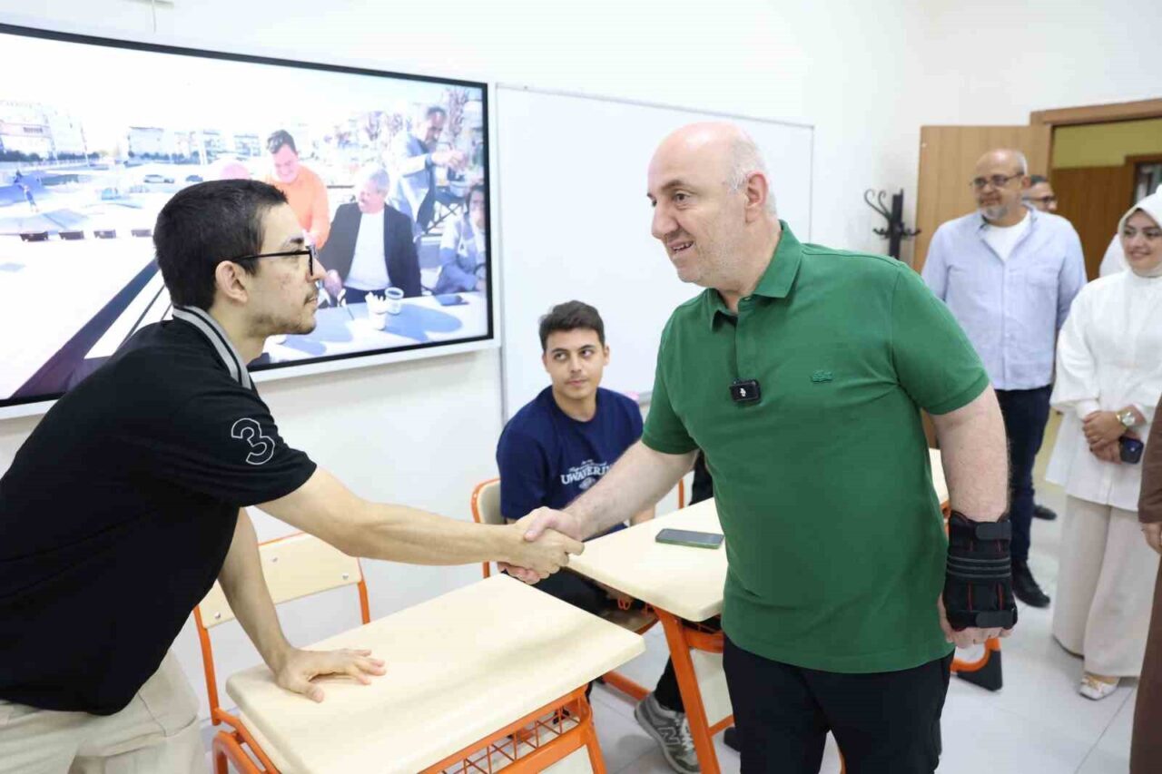 Darıca Belediyesi, eğitimde gençlerin geleceğe daha güçlü adımlar atmasına destek