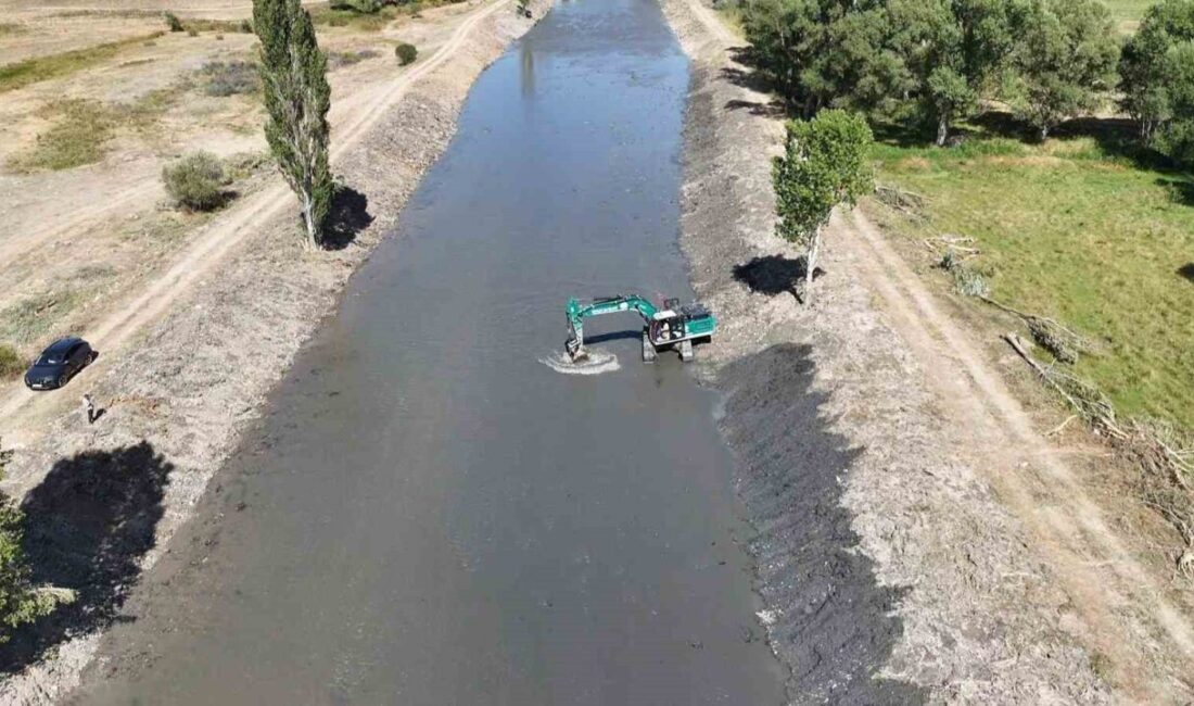 Bayburt’ta dere yataklarının temizlenmesi çalışmaları devam ediyor. Çalışmalar kapsamında Değirmencik