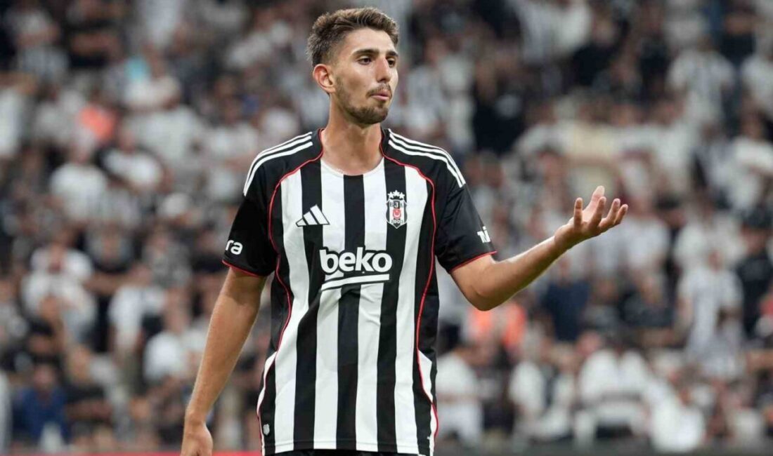 Beşiktaş’ın genç orta saha oyuncusu Demir Ege Tıknaz, St. Patrick’s