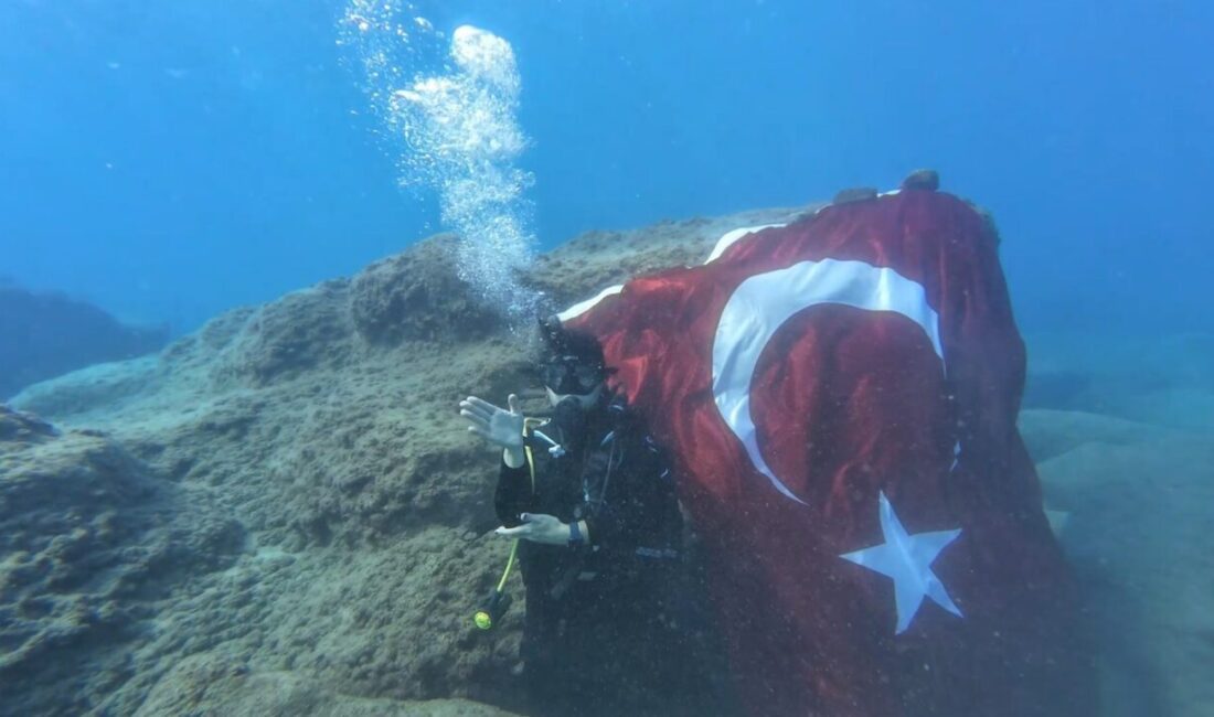 Antalya’nın Gazipaşa ilçesinde AKUB personeli, hem su altında hem de
