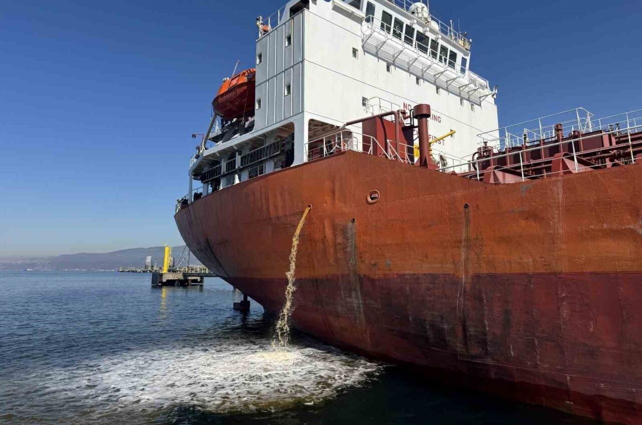 İzmit Körfezi’ni kirleten gemi ve kıyı tesislerine göz açtırılmıyor. Rutin