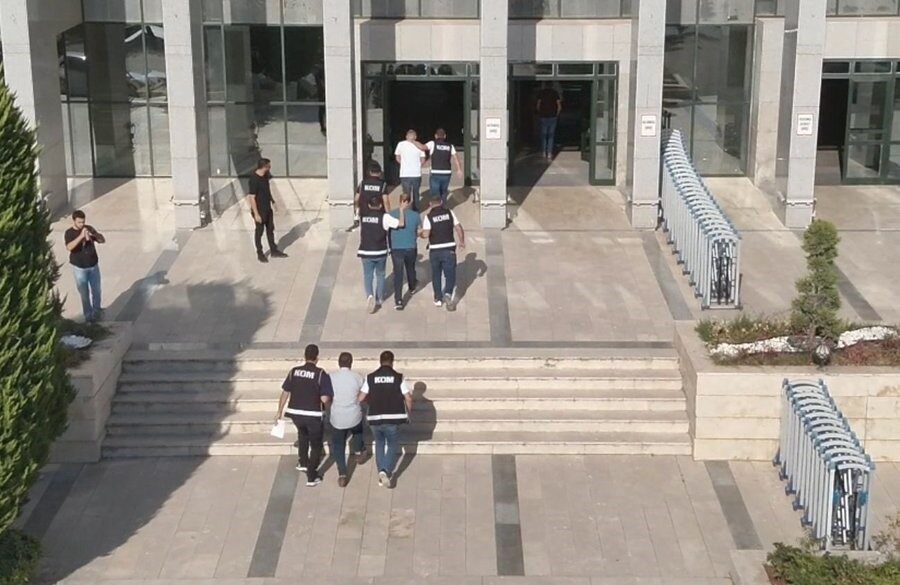 DENİZLİ (İHA) – Denizli’de polis ekiplerinin düzenlediği operasyonda silah kaçakçılığı