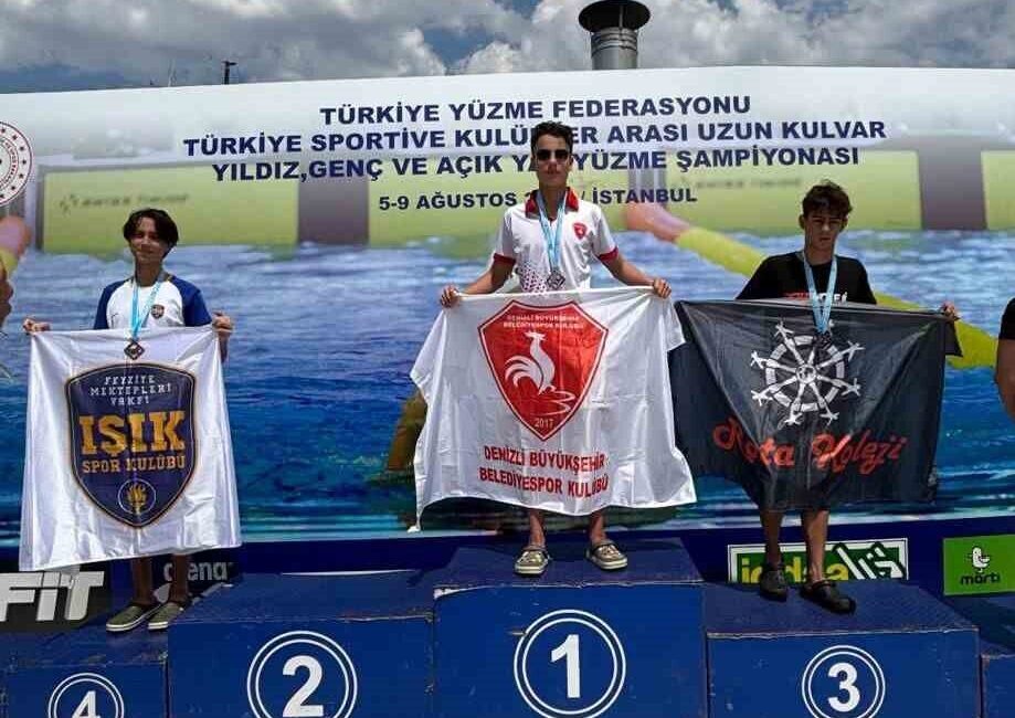 Yüzme Sporcusu Mehmet Sarhanlı, İstanbul’da düzenlenen Kulüpler Arası Uzun Kulvar