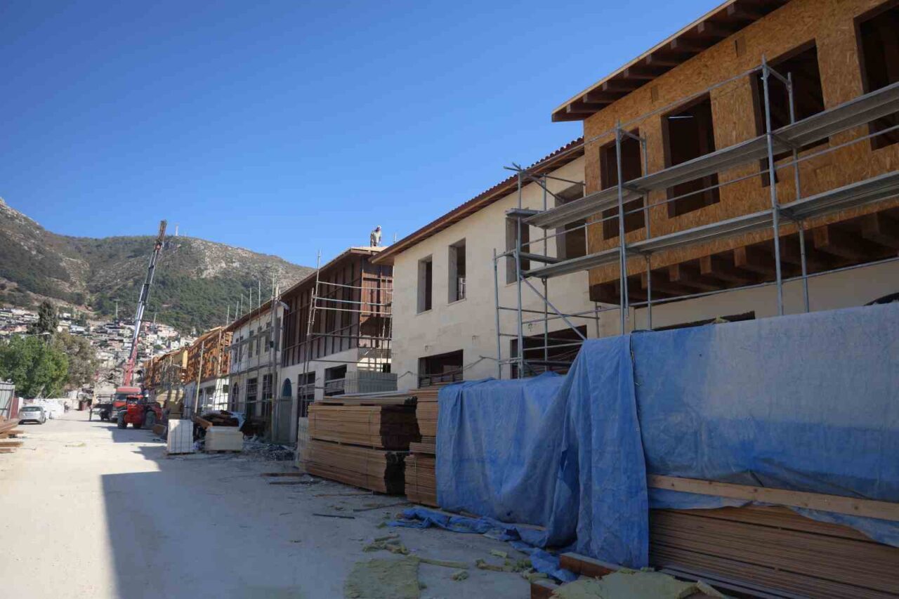 Asrın felaketinin ardından yıkım gören Antakya’nın ticaret merkezinde yeniden inşası