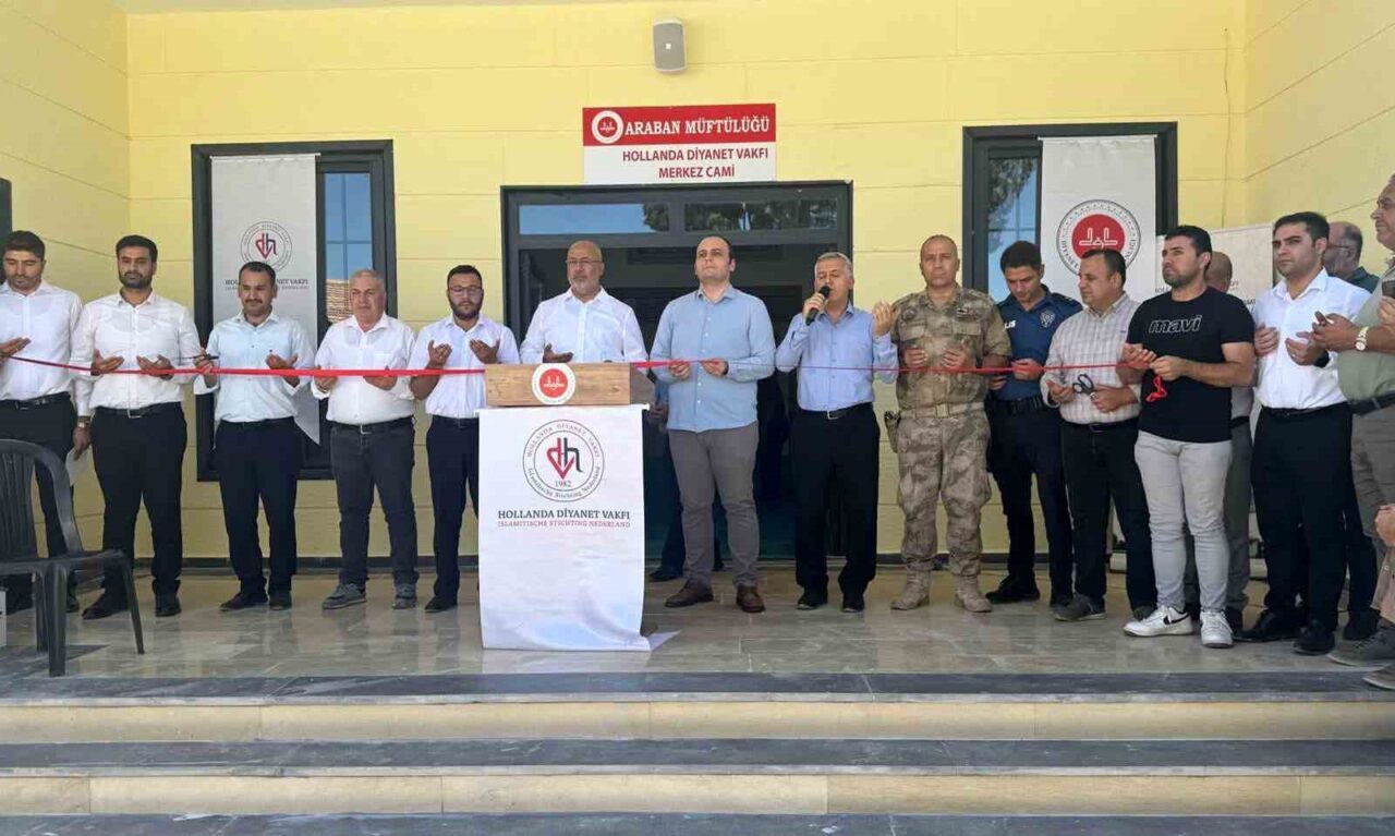 Gaziantep’in Araban ilçesinde, Kahramanmaraş merkezli depremlerden etkilenerek yıkılan ve tekrar