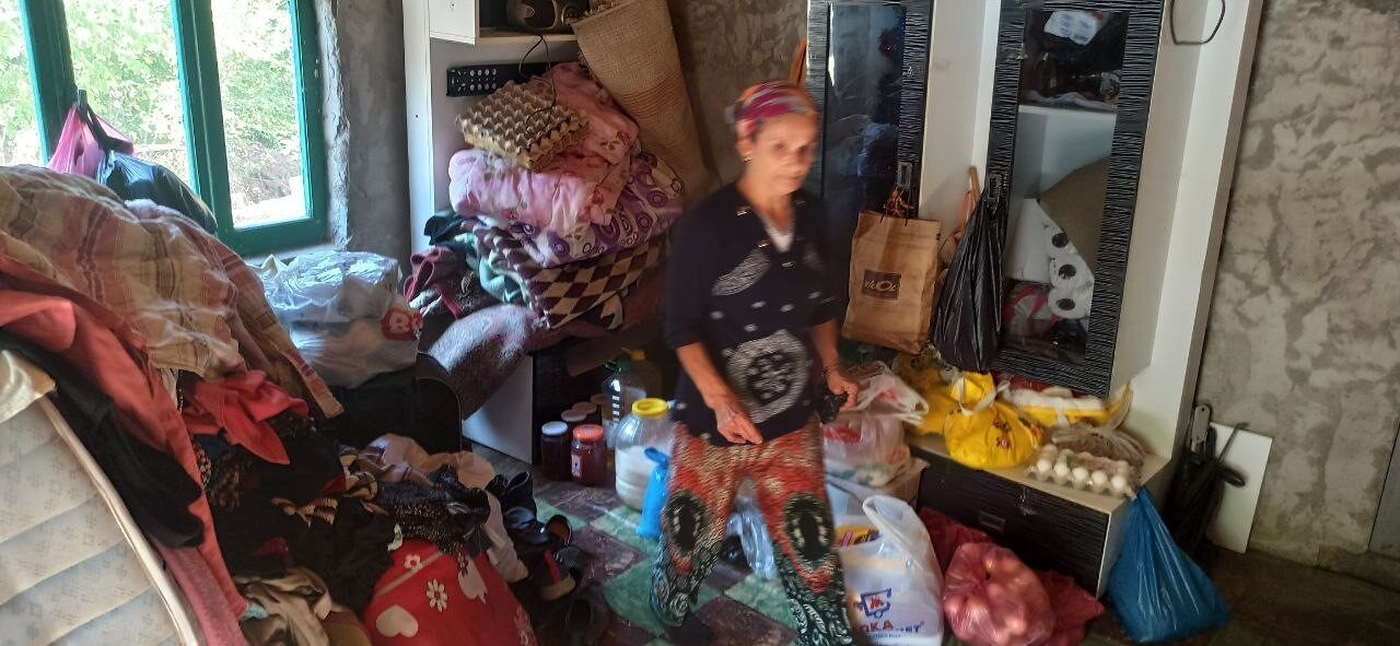 Zonguldak’ta yıkılmak üzere olan ahşap evlerinde hayatını sürdürmeye çalışan çift,