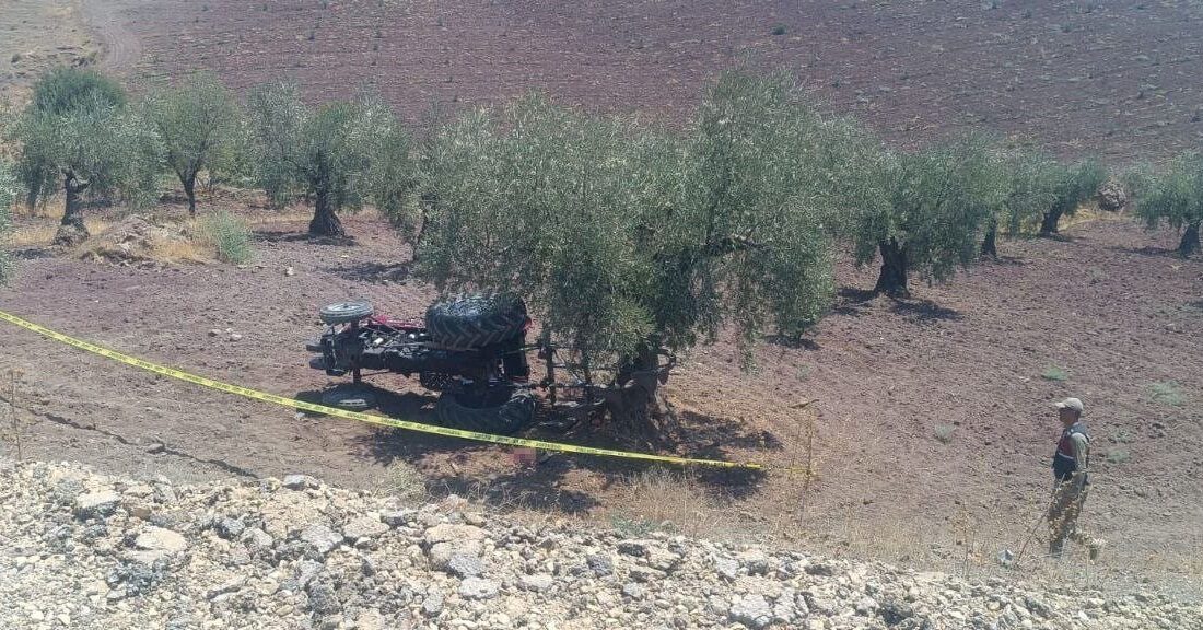 Kilis’in Musabeyli ilçesinde traktörün devrilmesi sonucu meydana gelen kazada 10