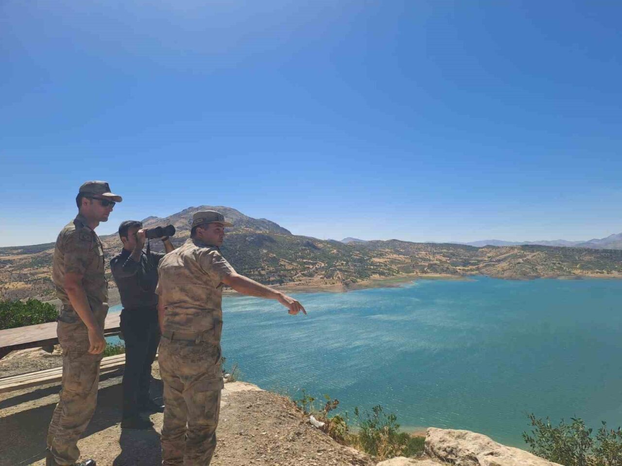Diyarbakır’ın Dicle Kaymakamı Mustafa Atış ve İlçe Jandarma Komutanı Üsteğmen