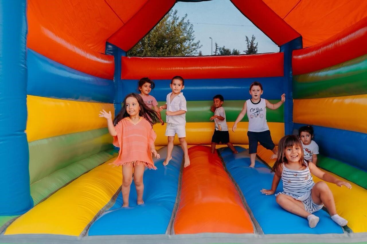 Didim Belediyesi’nin yaz ayları boyunca sürdürdüğü Yaz Şenlikleri, çocukların ve