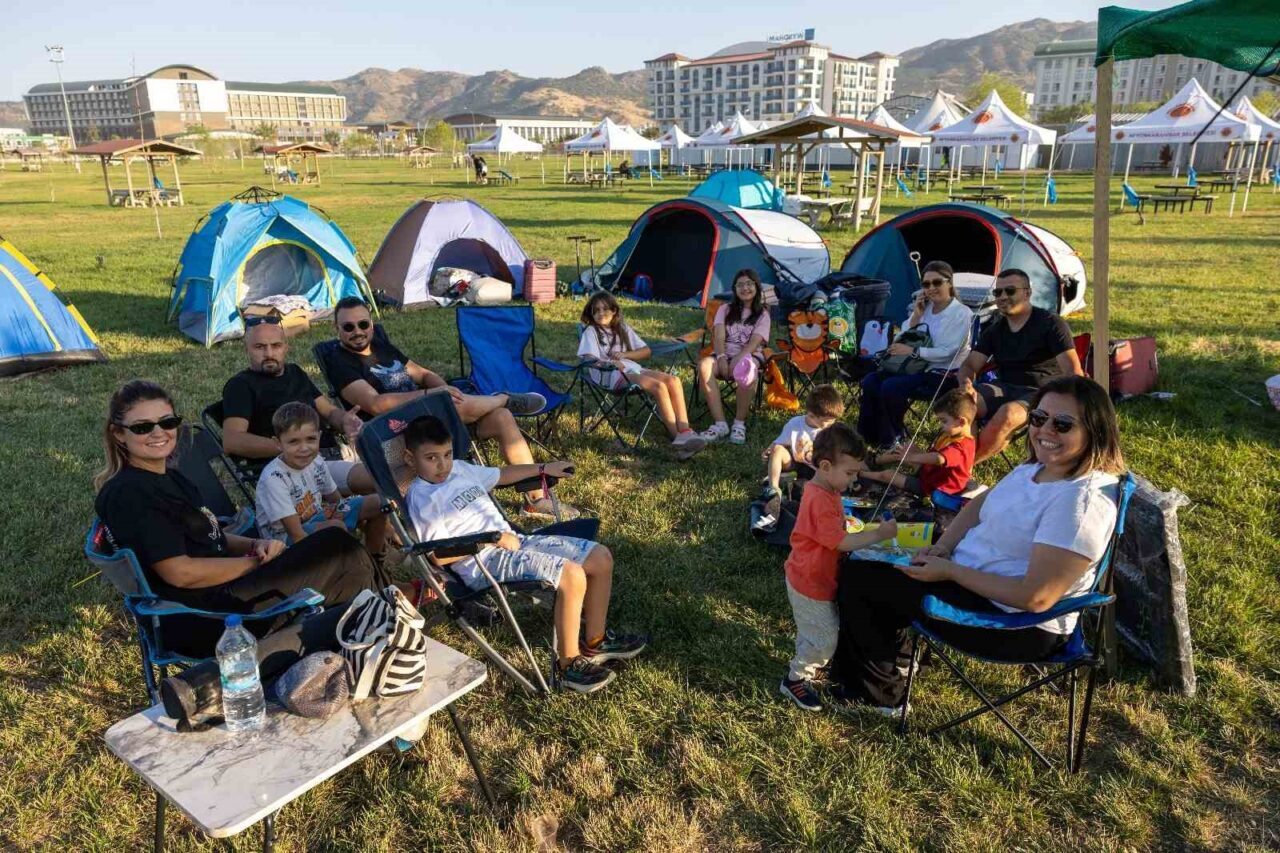 Afyonkarahisar’da başlayan ’Dijital Sessizlikte Aile Kampı’, katılımcılara dijital cihazlardan uzak