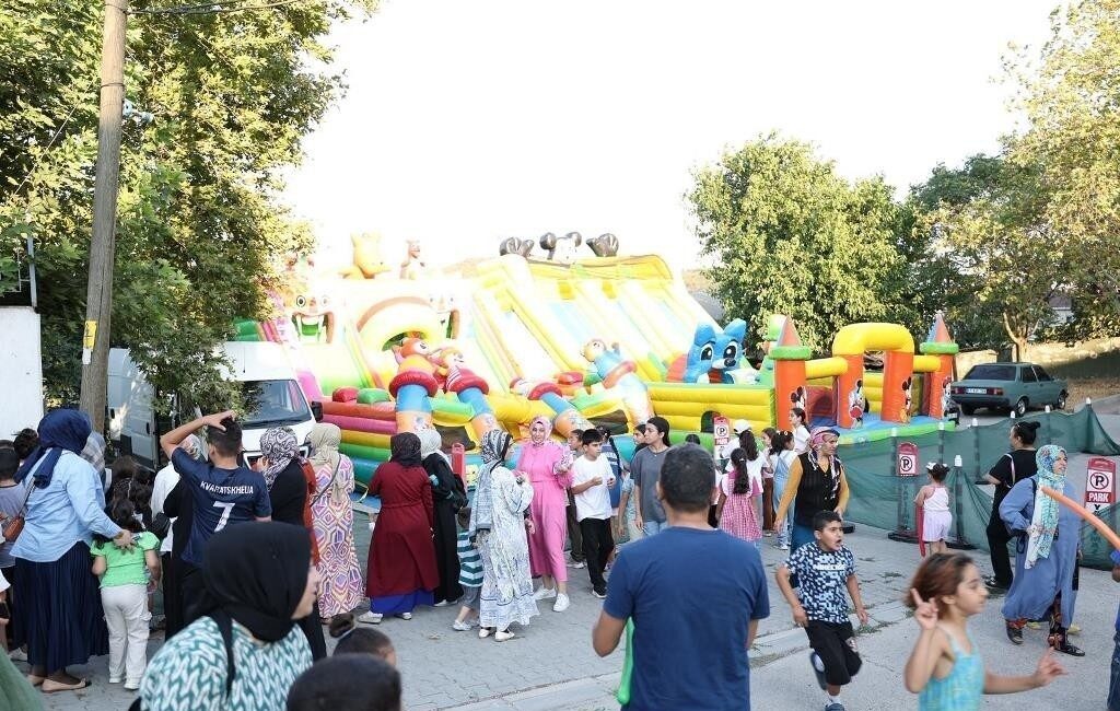 Dilovası Belediyesi’nin düzenlediği Çocuk Eğlencesi Şenliği, renkli aktiviteleri ve sürprizleriyle